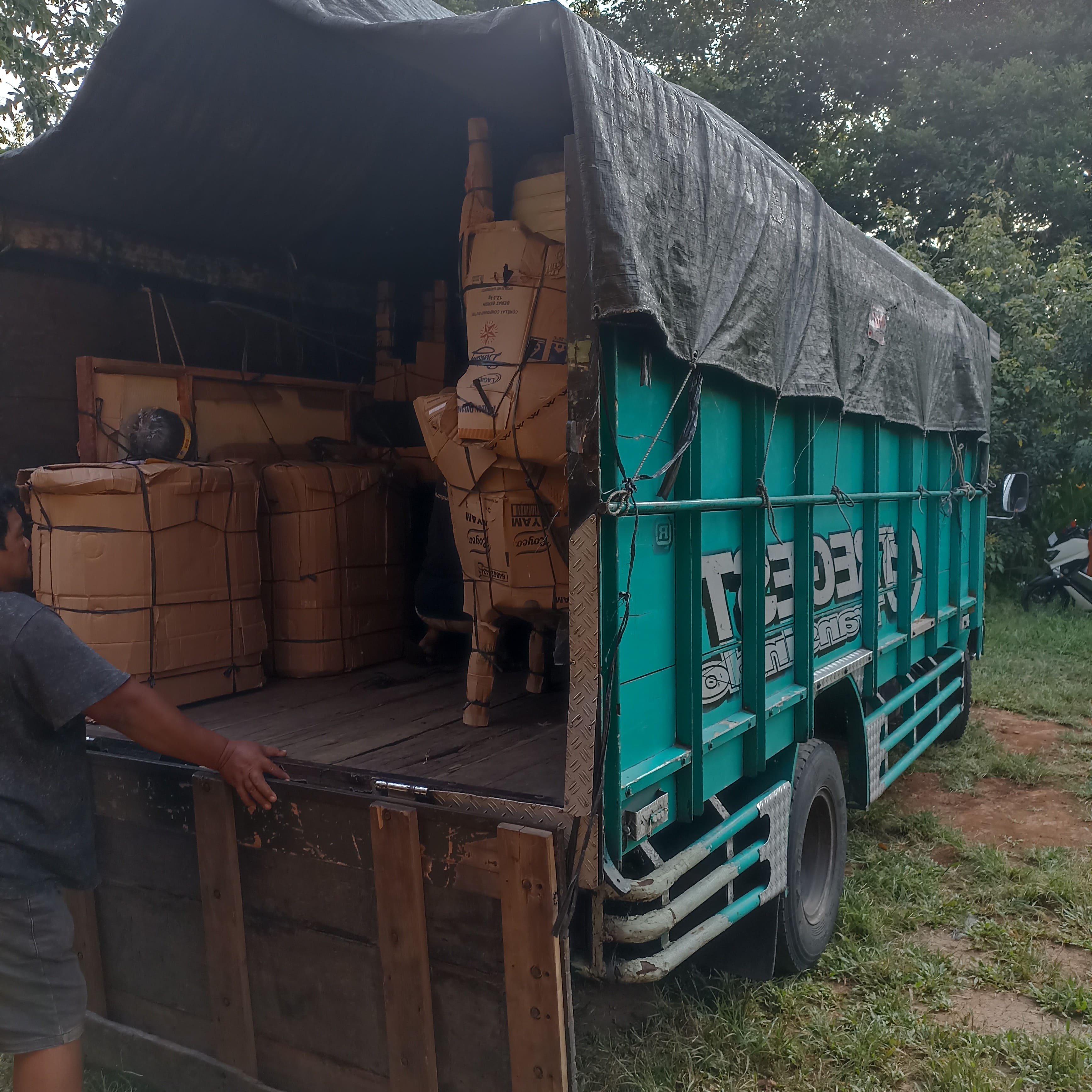 Simpang Raya Trans - Ekspedisi Jepara